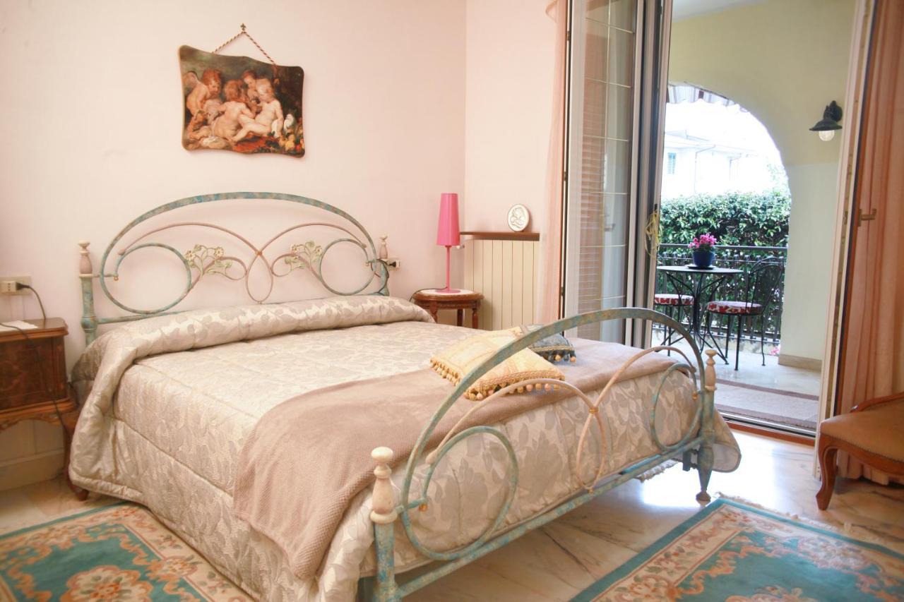 Villa Cecilia Bed And Breakfast Cellole Eksteriør billede