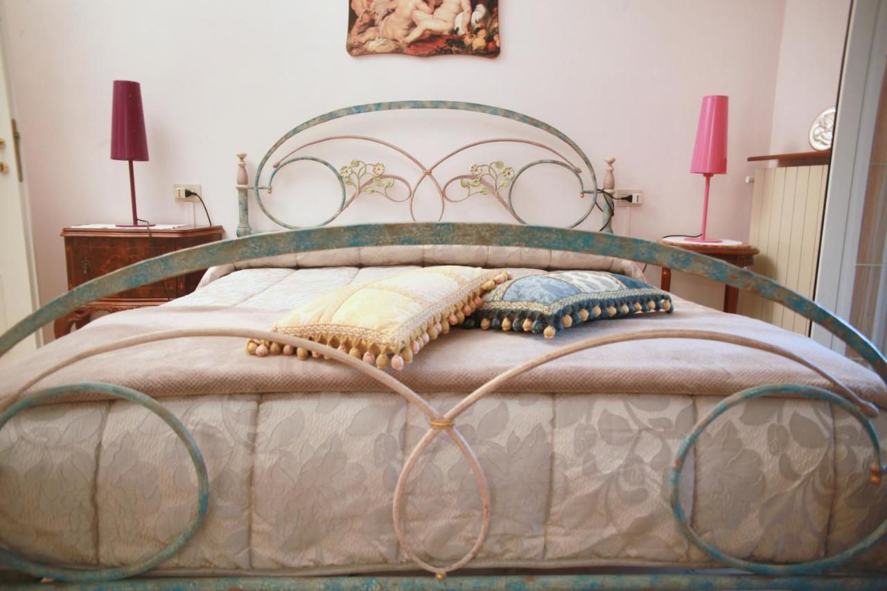 Villa Cecilia Bed And Breakfast Cellole Eksteriør billede